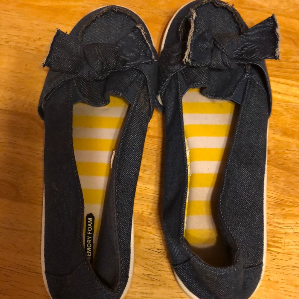 Time and Tru sneakers